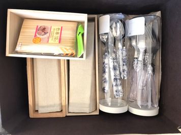 竹串・カトラリーセット・お箸×8膳 - パーティ・誕生日会【コンビニ0分】オオノビル305「ロココ川口」 ハロウィン🎃2面採光✨ママ会👶優しい日差し💗癒し系スペースの設備の写真