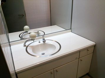 2階洗面 - 【大阪･梅田】天しもビル屋上レンタル撮影スタジオ 屋上レンタルスペース【コスプレ写真プラン】の設備の写真