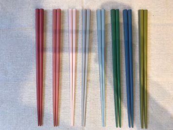 お箸×8膳 - パーティ・誕生日会【コンビニ0分】オオノビル305「ロココ川口」 ハロウィン🎃2面採光✨ママ会👶優しい日差し💗癒し系スペースの設備の写真