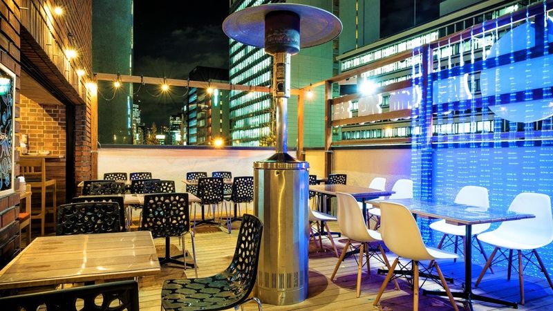 駅チカBBQが出来る屋上テラス - ジョニーの田町酒場＆テラスBBQ