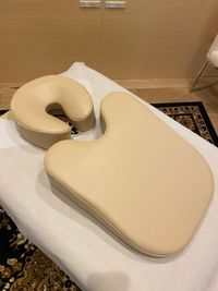 施術事例-1  うつ伏せ/フェイス枕、胸当て枕施術ベッド うつ伏せ枕 使用時 - NASA＆⑧ in the Room 受け入れ終了。の室内の写真