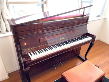 クローバルホール Bルーム　桜【定員3名】防音・アップライトピアノ有の室内の写真