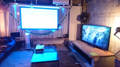 ３Fプロジェクター、４Kテレビ - Farmersレンタルスペース 水上ビル一棟貸切レンタルスペースの室内の写真