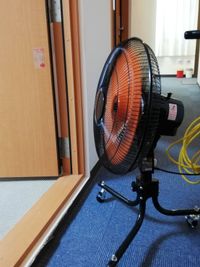 大型扇風機 - 音楽練習室スタジオアコースティック 7Bルーム（8帖アップライトピアノ：1名～2名利用）の室内の写真