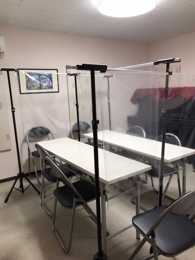 7Bルーム（8帖アップライトピアノ：1名～2名利用） - 音楽練習室スタジオアコースティック