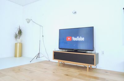 50インチモニターはYouTubeが映ります。 - HOUSE124 商業用利用、法人さまご利用限定。写真撮影、動画作成、などの設備の写真