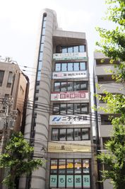 ビル外観 - 音楽練習室スタジオアコースティック LL（3帖電子ピアノ：1名～2名利用）の外観の写真