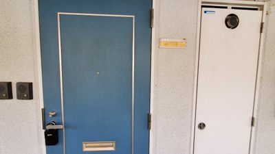 エレベーターのすぐ横が、当サロンの入り口です。ドアノブにキーボックスがあります。 - レンタルサロン ACE京都河原町店 レンタルサロンACE 京都河原町店の入口の写真