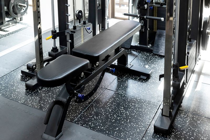 【京橋駅徒歩3分】地域最安値のSKYレンタルフットネスジム京橋 - SKYレンタルジム京橋店