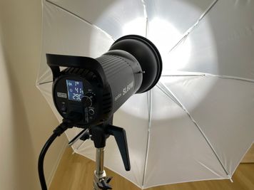 照明機材も無料貸出 - コワーキングスペースAxEL,-アクセル- 動画撮影、オンライン配信スタジオの設備の写真