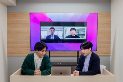 ZOOMを使ったライブ配信取材風景 - コワーキングスペースAxEL,-アクセル- 動画撮影、オンライン配信スタジオの室内の写真