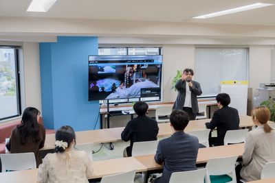 学生が集まりやすい立地なので会社説明会に最適 - コワーキングスペースAxEL,-アクセル- イベントルーム（35名）の室内の写真