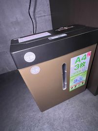 〜シュレッダー〜

テレワーク中に出てきた不要な文書も、安心して処分できます。

※シュレッダーから出たゴミは、お持ち帰りください。 - ANY TONE 秋葉原の設備の写真