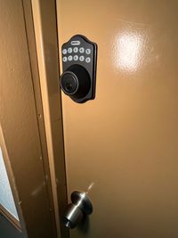 お客さまにはパスコードをお送りしますので、入力して解錠してください。 - ANY TONE 秋葉原の入口の写真
