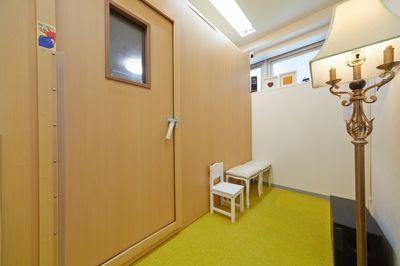個人的のワークスペースのもご利用可能です - パンテサロン【横浜センター北駅前】🎹ピアノ📶WIFI 防音室２部屋【駅前１分】🎵ピアノ２台《即決の室内の写真