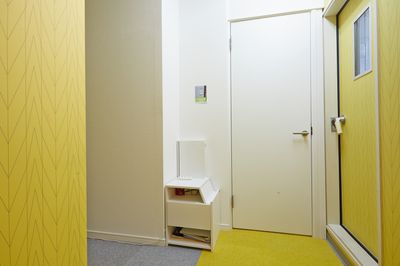 今回のプランでご利用いただけるＢ＋Ｃルームが、このドアの先にご座います - ブリアサロン【世田谷-用賀駅 歩１分】🎹ピアノ📶高速WIFI （２部屋利用）ルームC＋防音室B（ピアノ）【WIFI】の室内の写真