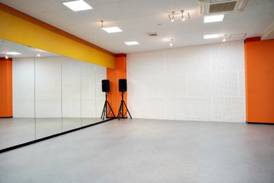 神戸三宮・広さ30坪の広めのスタジオ・ダンスやヨガなどに最適 - K-POP STUDIO FANCY 神戸三宮