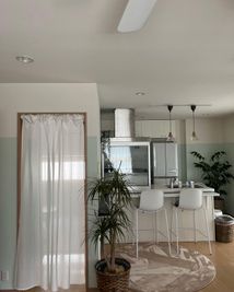 キッチン一体型のリビング横に４畳半の和室がございます。 - ワンスタ＋ ワンスタ+101 の室内の写真