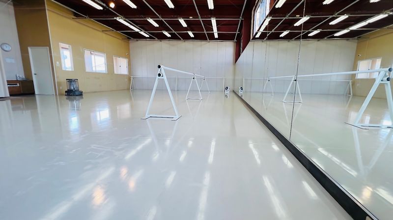 ＜Bスタ＞天井の高い広々としたバレエスタジオ🩰 - スタジオサフラン