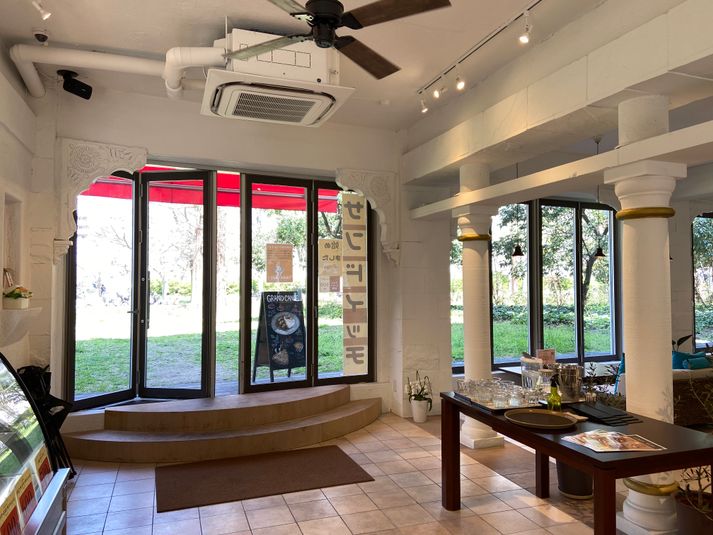 靱公園に面した30席のカフェレストラン - GRAND CANTE