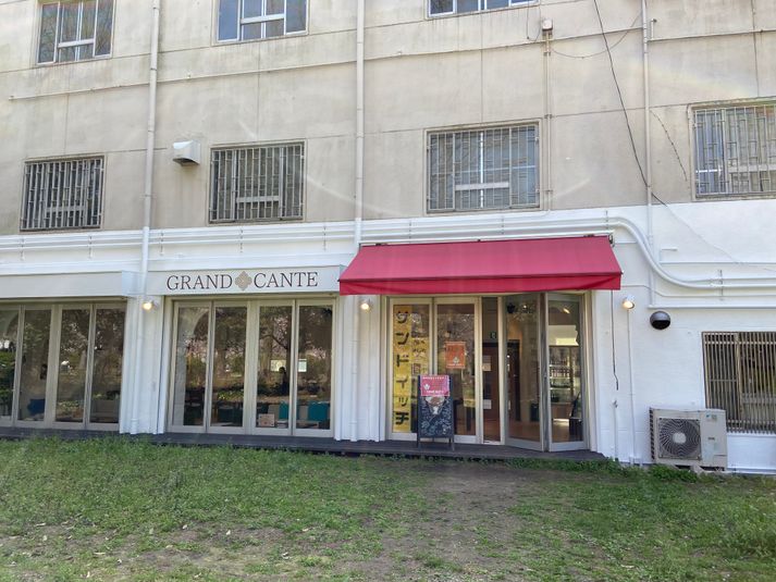 靱公園に面した30席のカフェレストラン - GRAND CANTE