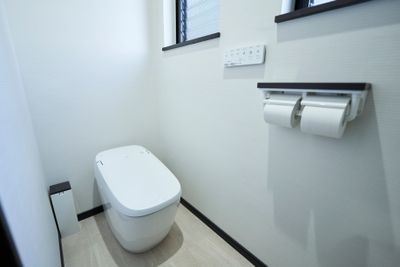 便座に触らず開閉が可能な、ノータッチトイレ - オフィスネスト麻布十番 213号室の設備の写真