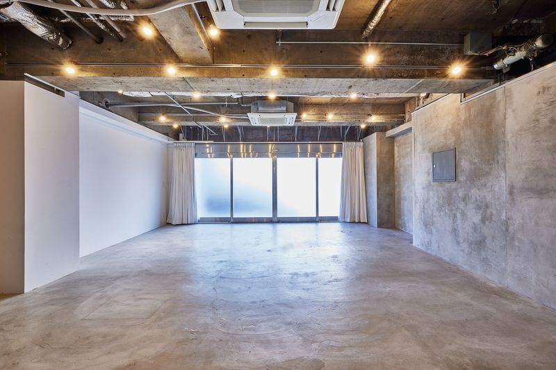 66平米の1フロアなので効率よく広々使えます。 - 東日本橋スタジオ 撮影展示ギャラリーセミナー多目的にご利用可能な中型スペースです。の室内の写真