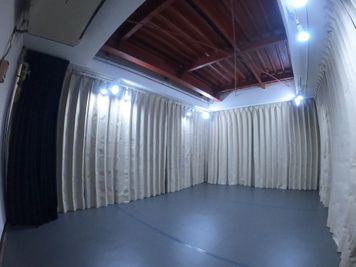 創作スペースの様子③ - アロングル～パフォーマンス創作スペース～ 京阪・近鉄2wayアクセス！伏見の隠れ家的レンタルスタジオ！の室内の写真