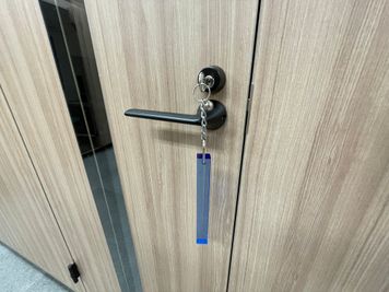 【お手洗いなど一時離席の際はブースの鍵をお使いください】 - 【閉店】TIME SHARING 渋谷東口 共栄ビル 【閉店】テレワークブースEの設備の写真