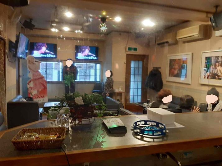 通常営業しているカラオケ喫茶 - カラオケステージかえる 普段は通常営業しているカラオケ喫茶の室内の写真