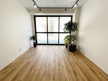 フリースペース - モノツクリのレンタルジム＆スペース 日本人の骨格に合わせて設計した特注マシン🌈武蔵小山駅徒歩5分の室内の写真