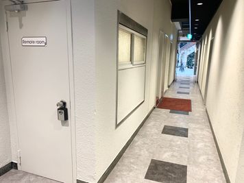 Remote room 松井ビル店の入口の写真