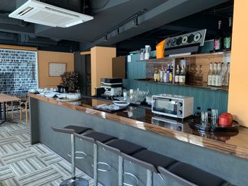 JAPANESQUE 1Fバーカウンターの室内の写真