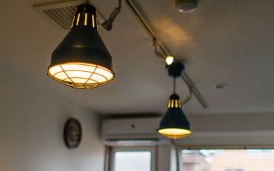 アンティークな照明をご用意しました。 - レンタルサロン&ヒーリング・クロエ横浜駅前の設備の写真