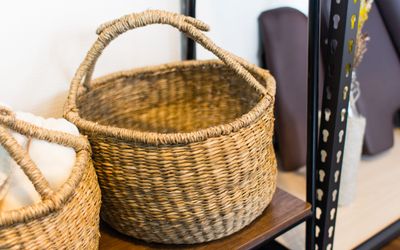 来客用のお荷物入れございます。 - レンタルサロン&ヒーリング・クロエ横浜駅前の設備の写真