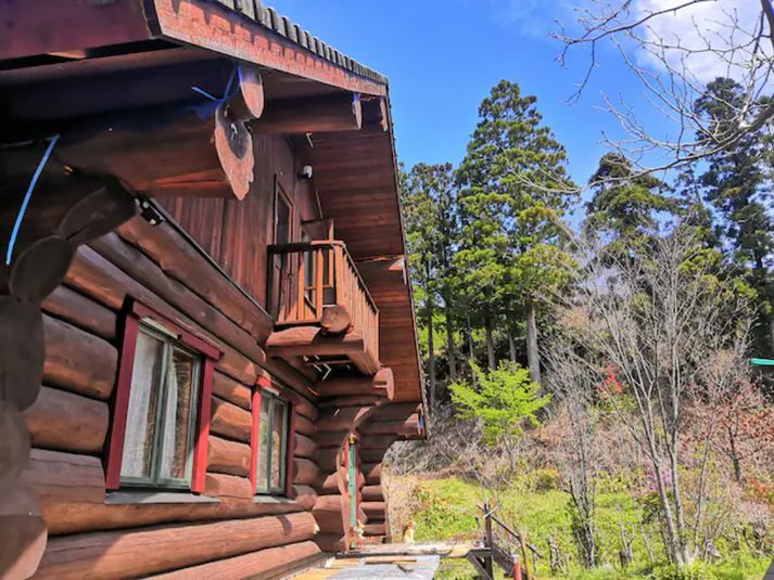 本格的な丸太のカナディアンログハウス一棟貸しも可能です。 - 明野キャンピングベース（ワーキングスペース）