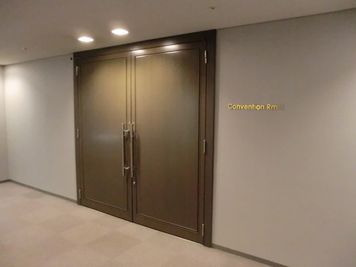 大阪会議室 ATC HALL大阪南港店 コンベンションルーム1の入口の写真