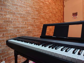 奥：ピアノ側から入口 - 防音スタジオ　Lavoc Room1（防音音楽・撮影スタジオ）の室内の写真