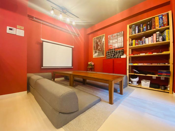 レンタルルーム シトロエン ボードゲームができるスペースの室内の写真