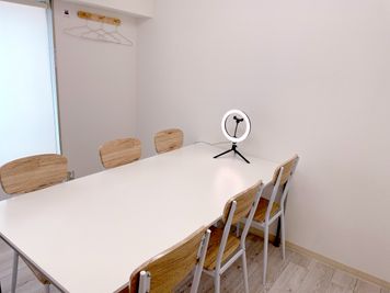 Colormell（カラメル）町田東口店 A室 - ウッド［〜6名］の室内の写真