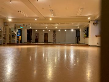 スタジオ後方から - JUKE BOX Dance Studio 小手指本校 レンタルスタジオJUKE BOX 小手指本校の室内の写真