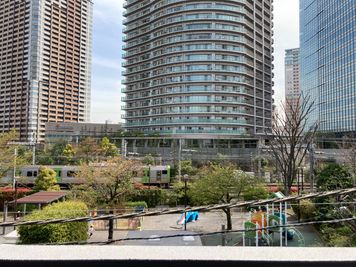 建物すぐ前に公園があります。庭同然です。線路至近な点はご留意下さい。 - 駅近、広々なグランピング風マルチスペース 大崎・五反田駅近・広々なグランピング風マルチスペース🏕️のその他の写真