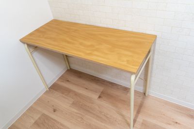 オプション：テーブル
110㎝×45cmです。 - 豊中マルチレンタルスペース 落ち着いたシンプルな会議室の設備の写真