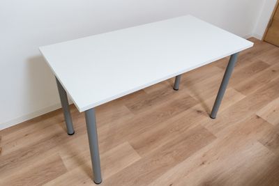オプション：テーブル
120cm×60㎝ です。 - 豊中マルチレンタルスペース 落ち着いたシンプルな会議室の設備の写真