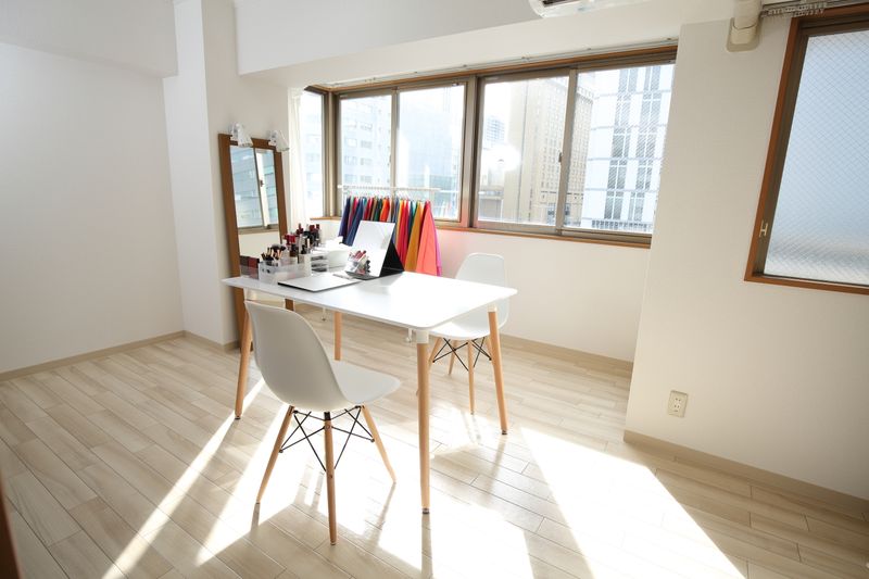 自然光にこだわる！駅徒歩1分の - パーソナルカラーサロン