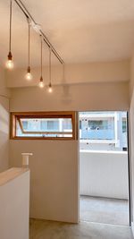 明るい光が入る素敵な入口 - M DOT + カフェ風レンタルサロンの入口の写真