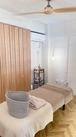 ゆっくりとごくつろぎいただける施術ベッド - M DOT + カフェ風レンタルサロンの設備の写真