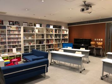 教室、会議、講演会など用途に合わせてご使用しただけます。 - 九州日仏学館