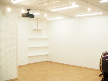 スタジオの奥側の写真です。 - 【和の音交流館】「和の音」と「和の文化」をテーマにした文化施設 ◆レンタルスペース（地下１階）の室内の写真