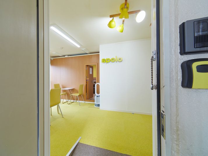 会議室／Cルーム【駅２分】🎻ビブラフォン／電子ピアノ（即決） - スポロスタジオ【溝の口駅徒歩２分】🎹ピアノ📶高速WIFI